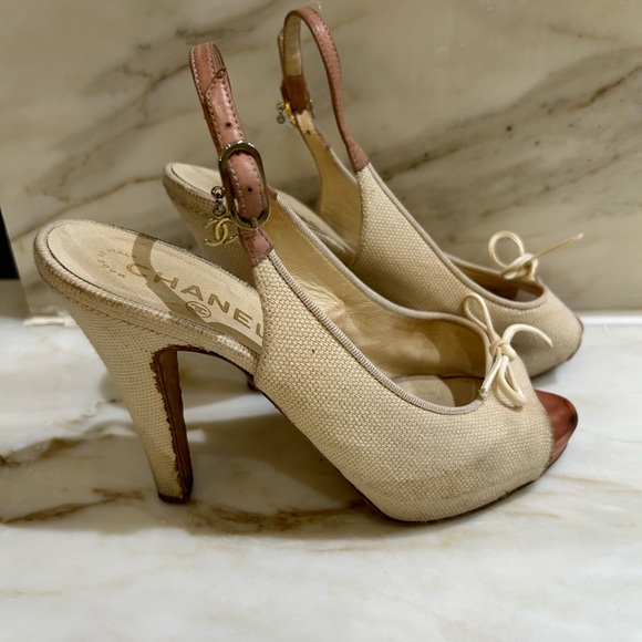 CHANEL cream canvas pumps size 37.5 - Picture 2 of 4